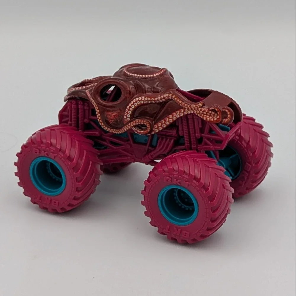 Monster Jam Octon8er Octopus Monster Truck 1:64 Diecast Crazy Creatures Wheels